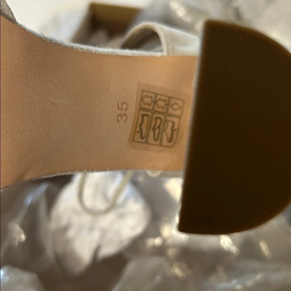 NIB The Mode Collective Light Grey Suede Heels